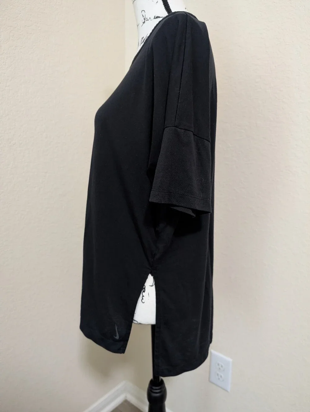 Nike Yoga Dri-FIT Short Sleeve Crew Neck Side Slit Hem Women's Black Tee MED 🖤